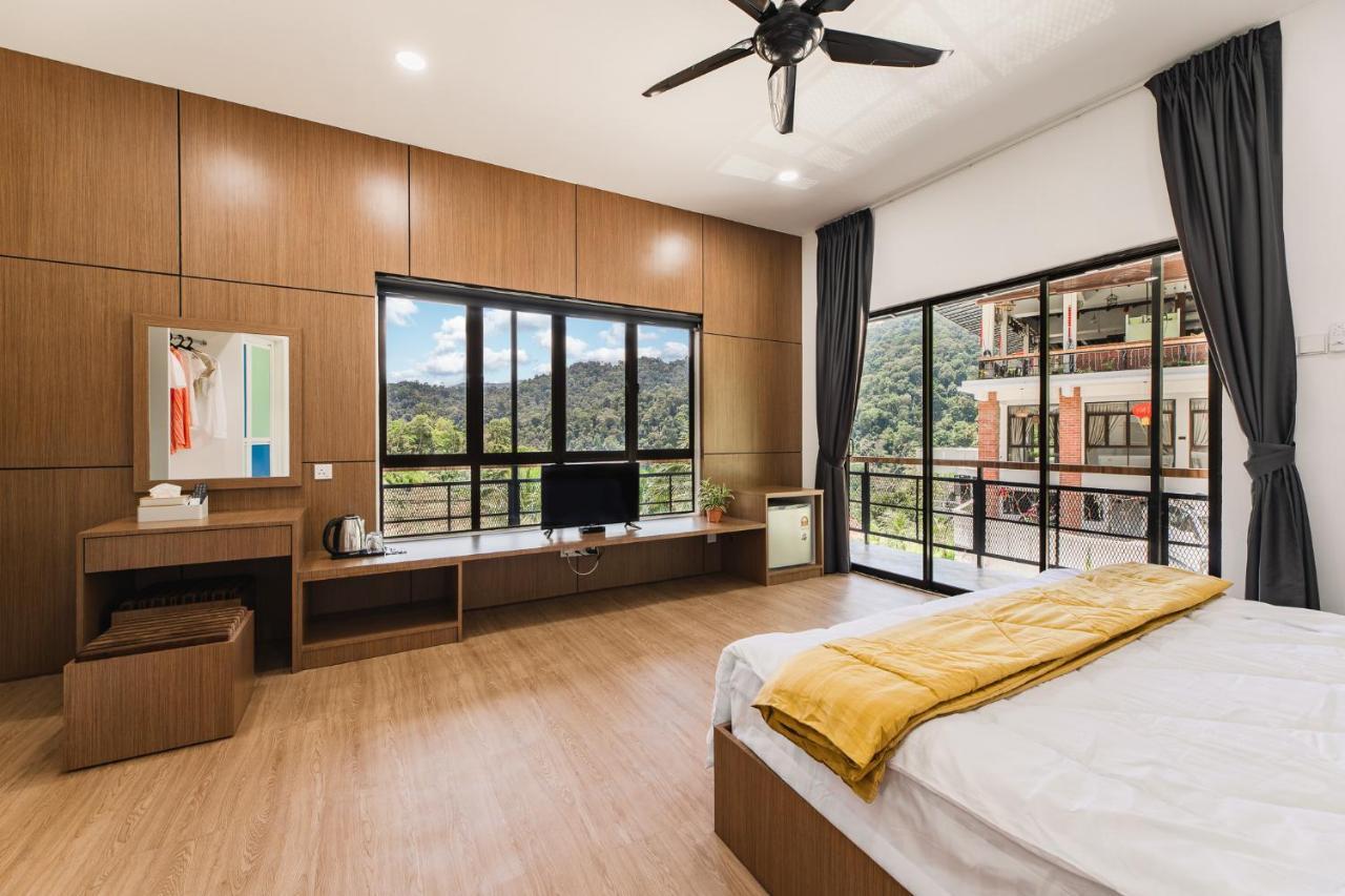 Ellin Forest Karaoke & Pool Resort Bukit Tinggi Bentong Exterior photo