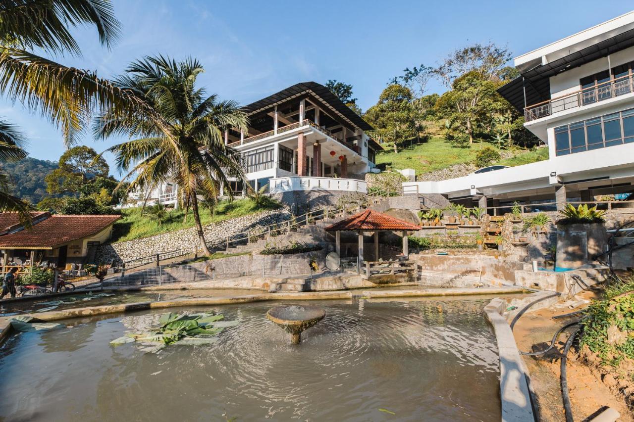 Ellin Forest Karaoke & Pool Resort Bukit Tinggi Bentong Exterior photo