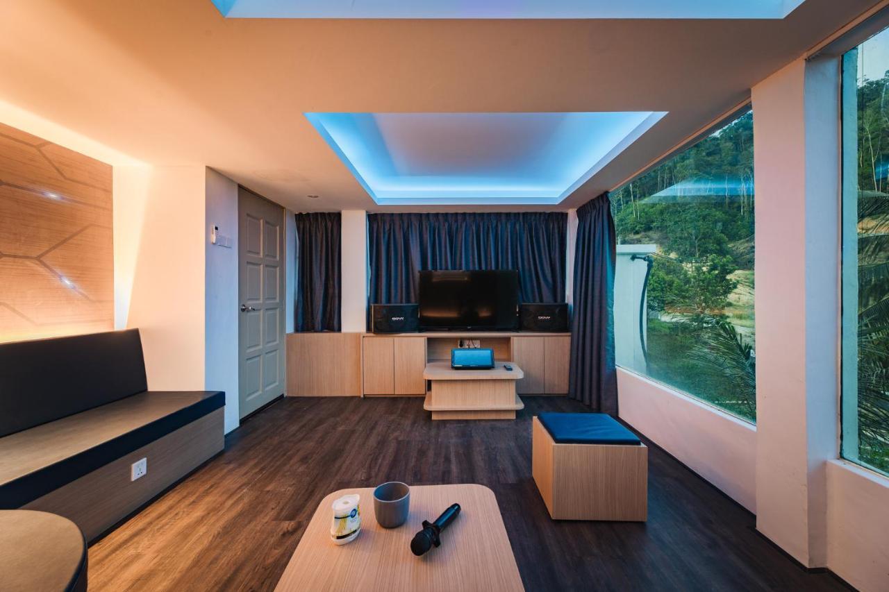 Ellin Forest Karaoke & Pool Resort Bukit Tinggi Bentong Exterior photo