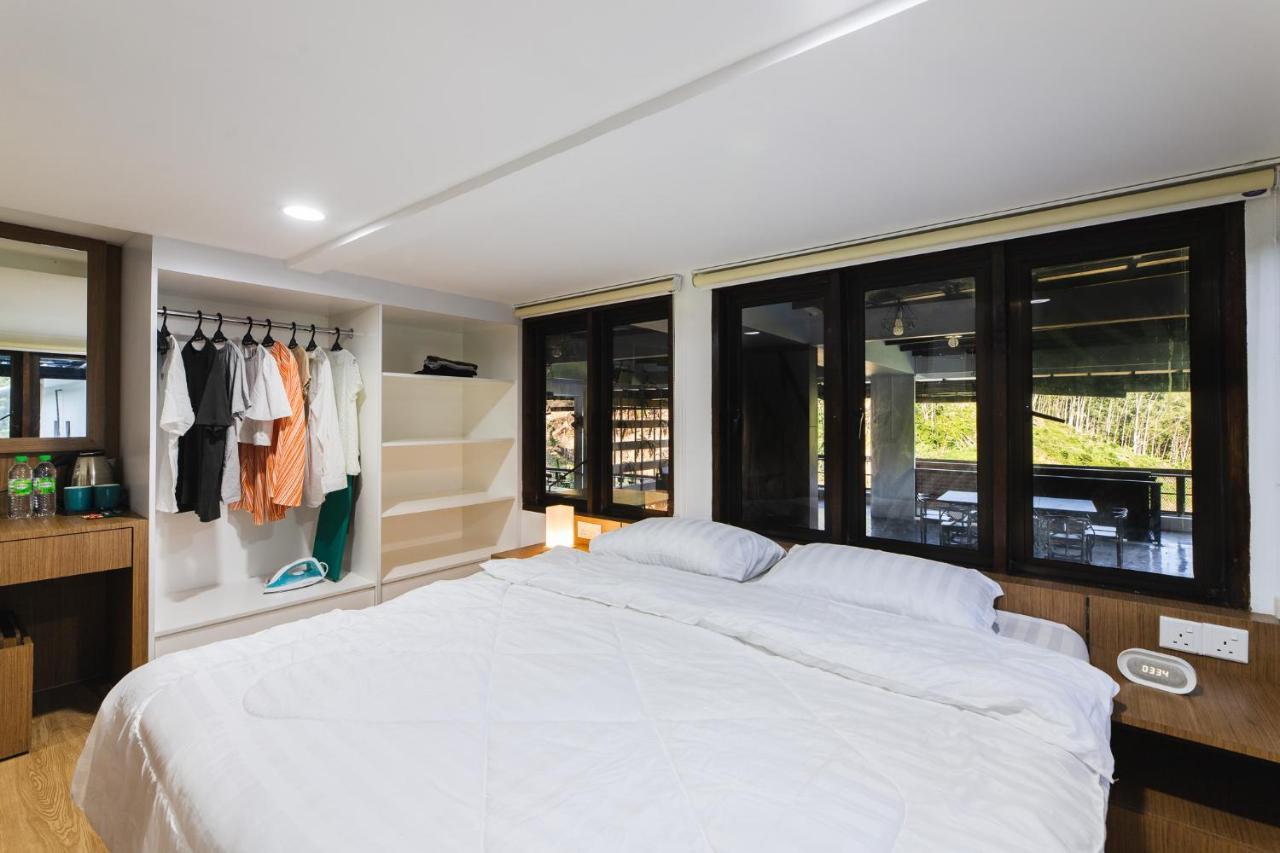 Ellin Forest Karaoke & Pool Resort Bukit Tinggi Bentong Exterior photo