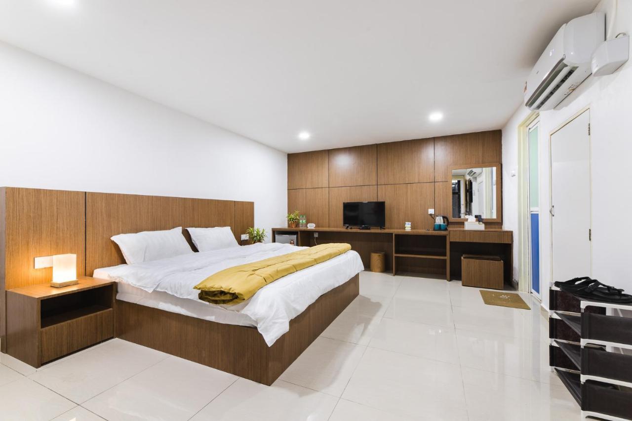 Ellin Forest Karaoke & Pool Resort Bukit Tinggi Bentong Exterior photo